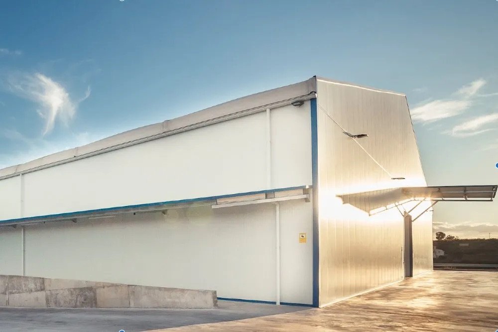 Entrepôt de stockage démontable utilisé pour de la logistique